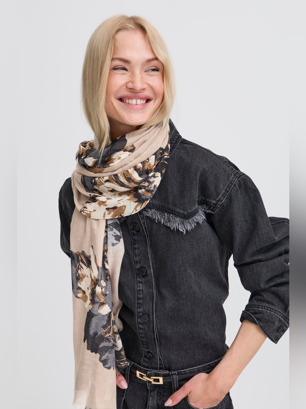 B.Young Bywallam Scarf Mega Floral Nwt